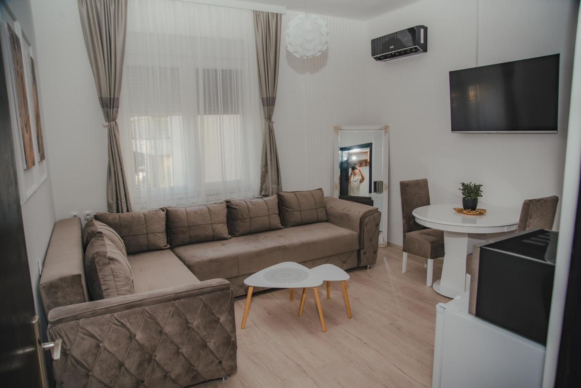 Jes Apartments Leskovac  Bagian luar foto