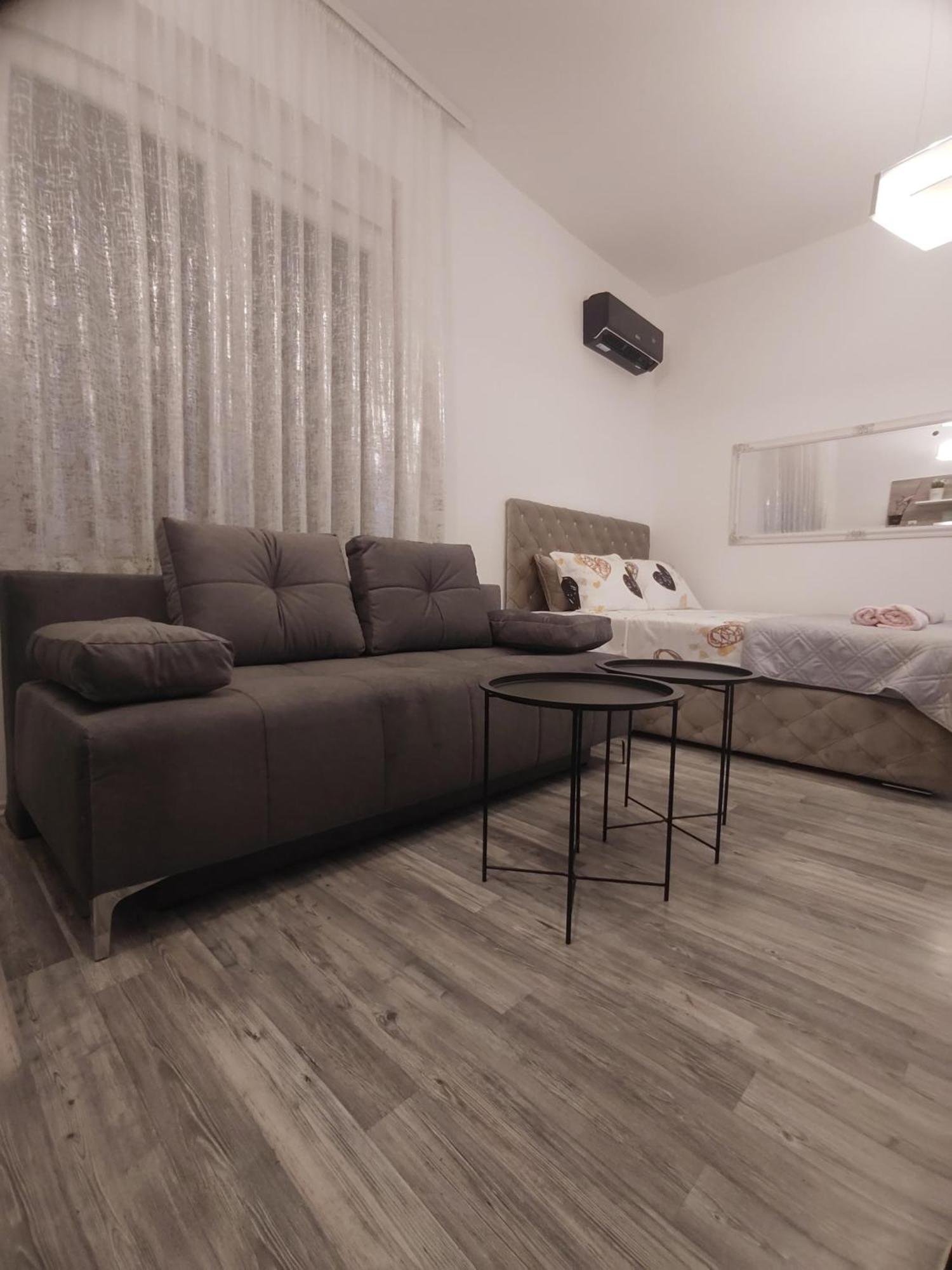Jes Apartments Leskovac  Bagian luar foto
